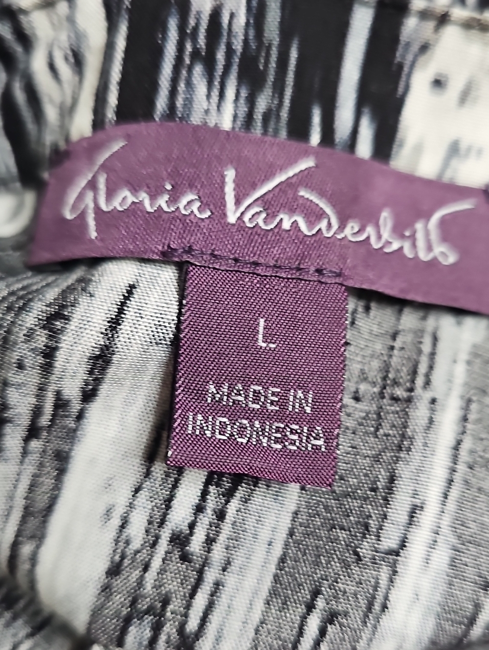Gloria Vanderbilt Black and White Striped Brushstroke Blouse - Picture 6 of 6